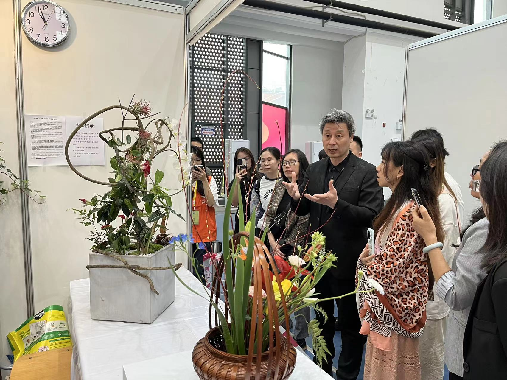 裁判代表对OD（中国）一站式服务平台学子作品进行点评