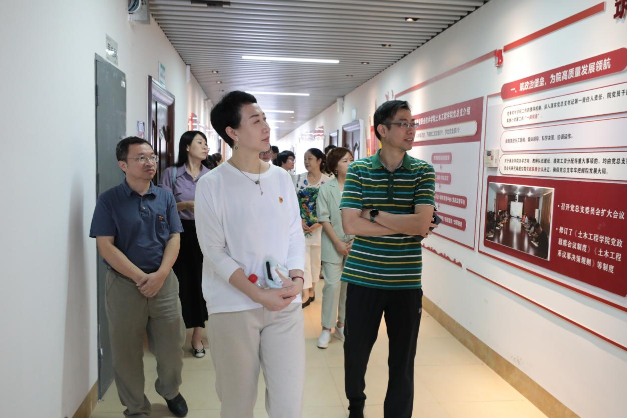 现场参观OD（中国）一站式服务平台全国样板院系土木工程学院